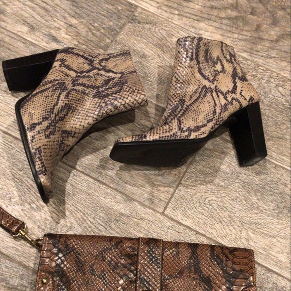 Cobra snake print booties Hilliard&Hanson 5.5 - Picture 1 of 4